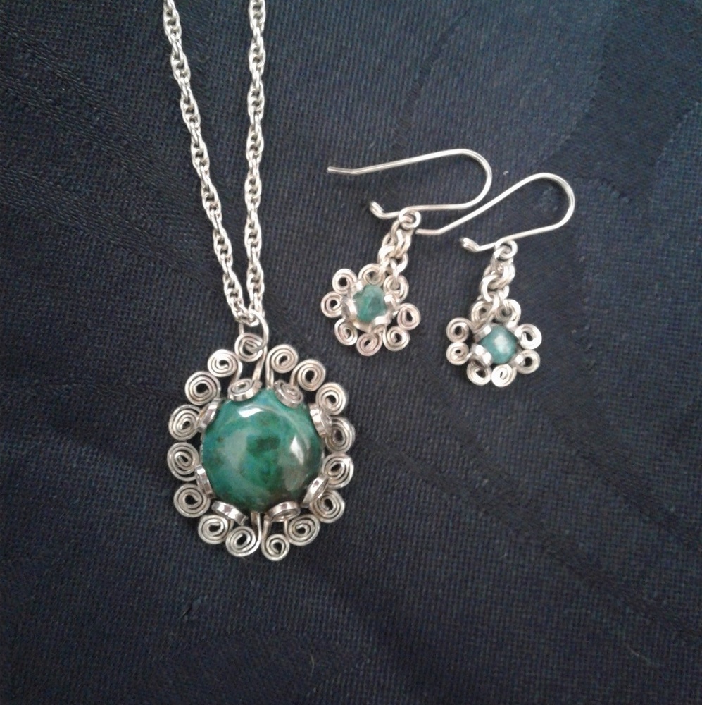 Silver necklace and earring set